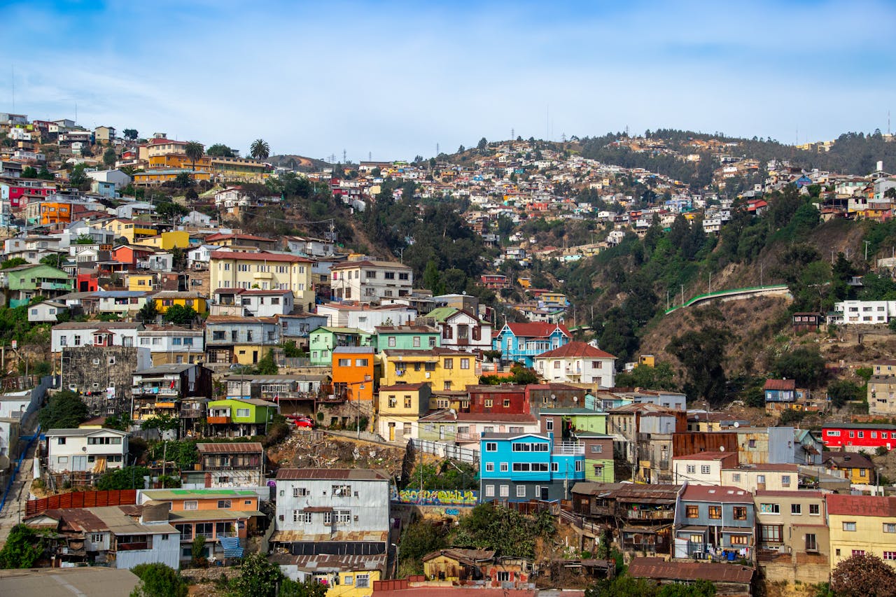 A vibrant view of the hillside homes in Valparaíso, Chile, showcasing colorful architecture.